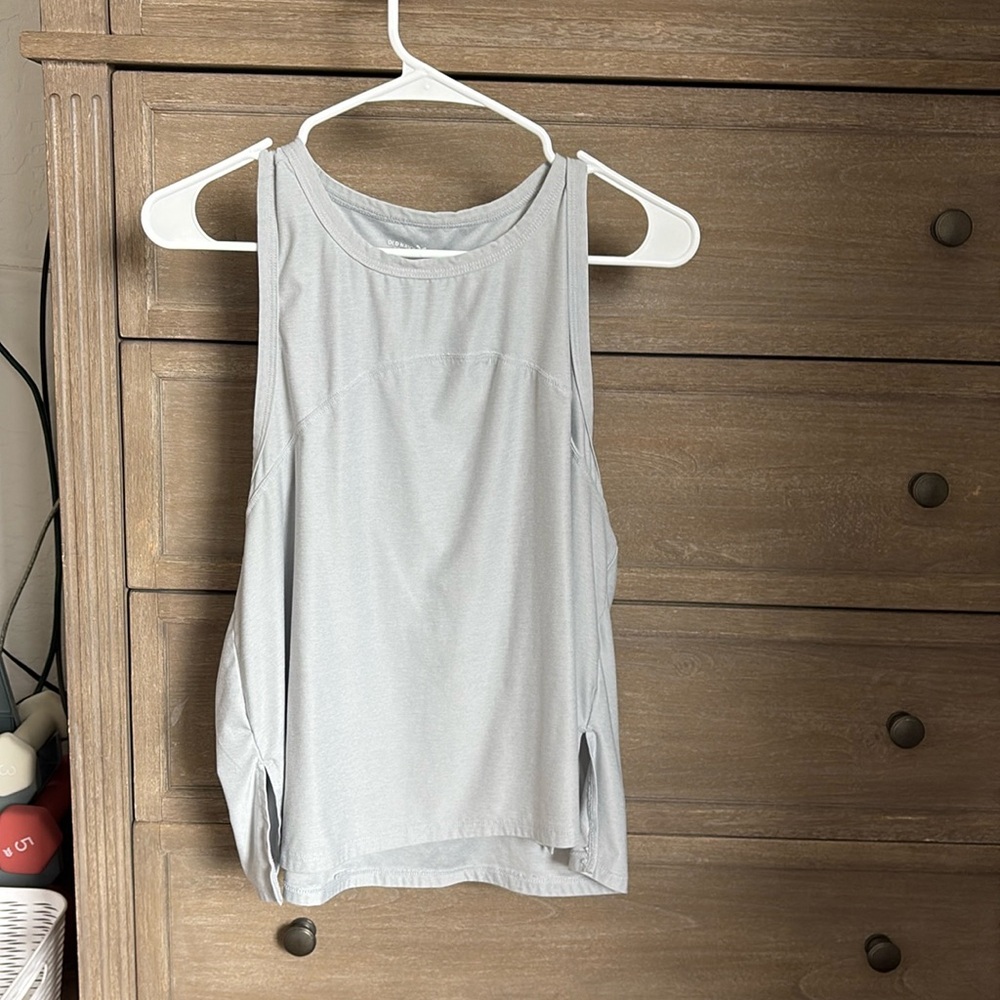 Old navy active tank | size L